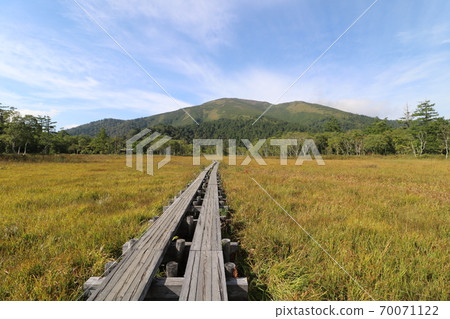 Mt. Shibutsu seen from the nose of Oze Mountain in Katashina Village, Gunma Prefecture Mt. Shibutsu seen from the nose of Oze Mountain in Katashina Village, Gunma Prefecture 70071122