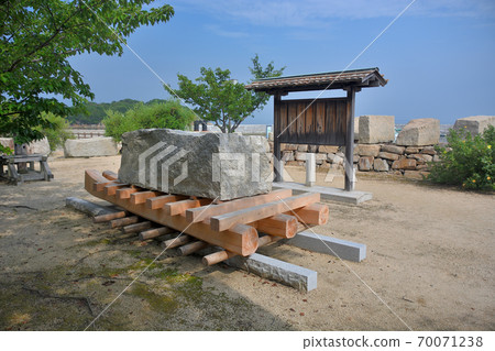 Osaka Castle Remains Stone Memorial Park, Shura (sledding) that carried the stone wall of Osaka Castle, and the huge stone wall, Shodoshima, Kitaura Port (2) Osaka Castle Remains Stone Memorial Park, Shura (sledding) that carried the stone wall of Osaka Castle, and the huge stone wall, Shodoshima, Kitaura Port (2) 70071238