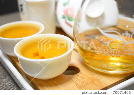 Brewing katsura oolong tea Brewing katsura oolong tea 70071406