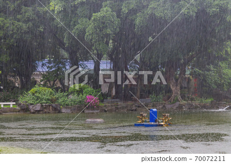Afternoon rainy view of the National Chiang Kai-shek Memorial Hall 70072211