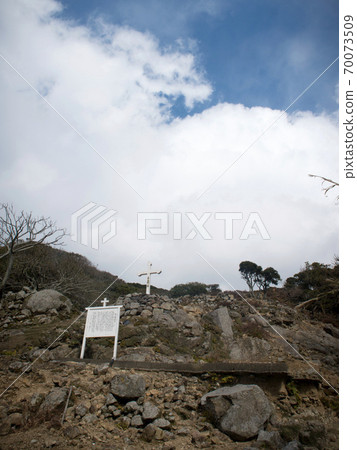 長崎縣大賀町船森村遺址白十字紀念碑 70073509