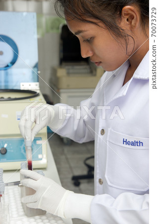 Laboratory worker Laboratory worker 70073729