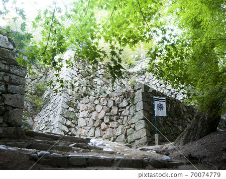 岡山縣美泉市松山城大手門 岡山縣美泉市松山城大手門 70074779