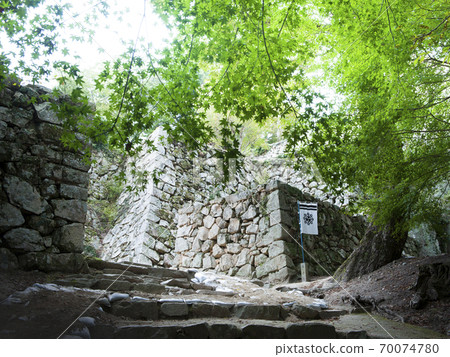 岡山縣美泉市松山城大手門 岡山縣美泉市松山城大手門 70074780