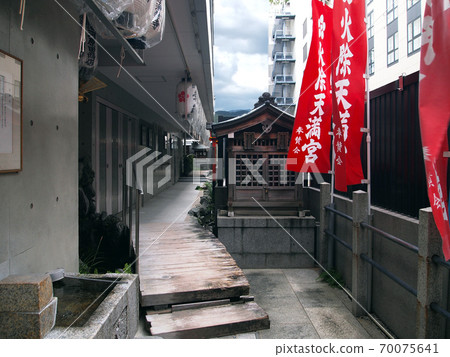 Hiyoketenmangu, a shrine hidden on the first floor of a building in Shijo-Teramachi, Kyoto 70075641