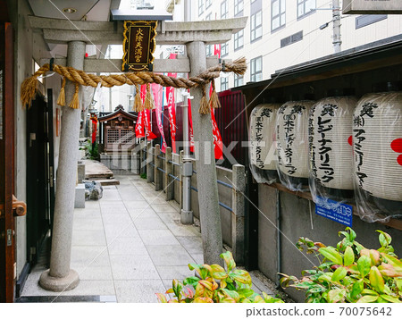 隱藏在京都四條町一樓建築物內的滅火天滿宮 隱藏在京都四條町一樓建築物內的滅火天滿宮 70075642