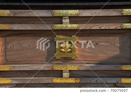 Offer box (Buddhist temple tiles, Minobuyama Kuonji, Yamanashi Prefecture) 70075697