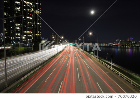 Night view of Seoul Gangbyeonbuk-ro 70076320