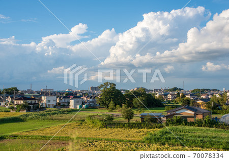 從荒川銀行向鹽城站尾方向眺望的住宅區和鄉村風光 從荒川銀行向鹽城站尾方向眺望的住宅區和鄉村風光 70078334