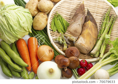Various spring vegetables_bamboo shoots, asparagus, etc. 70079633