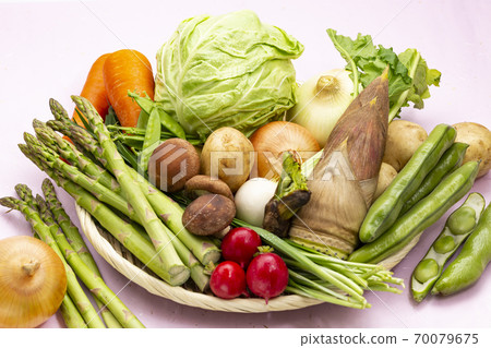 Various spring vegetables_bamboo shoots, asparagus, etc. 70079675