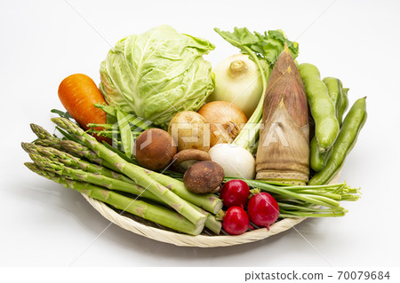 Various spring vegetables_bamboo shoots, asparagus, etc. 70079684
