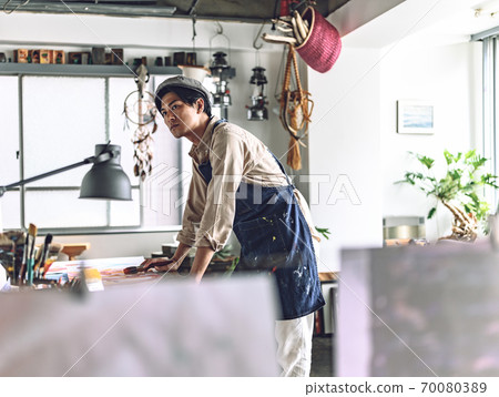 工作室男人 70080389