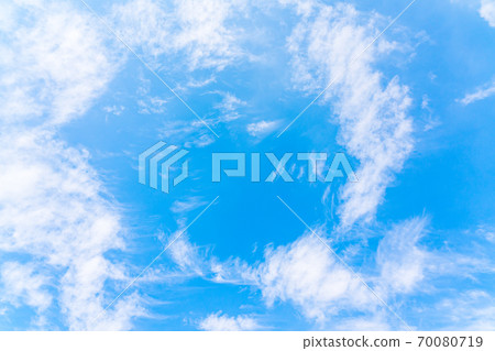 Refreshing blue sky in autumn (October) Refreshing blue sky in autumn (October) 70080719