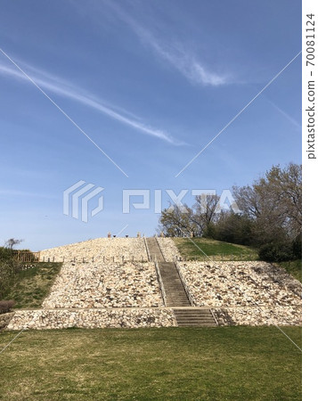 安排了前後墓地公園 70081124