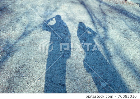 男性和女性的剪影 70083016