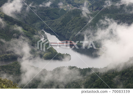 Lake Kanagusa and the plain bridge seen from the Midaba Kogen Lake Kanagusa and the plain bridge seen from the Midaba Kogen 70083339