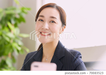 Business woman working in the office Business woman working in the office 70083523