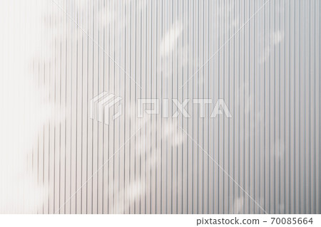 Wall with sunbeams 70085664