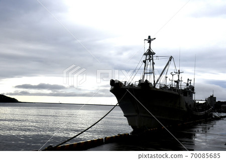 Rain fishing port, fishing boat waiting for departure 70085685