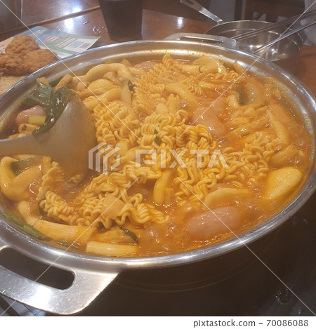 Eating room 70086088