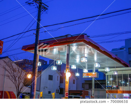 Night gas station 70086638