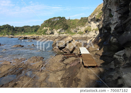 Miura / Reef Road Kenzaki-Kataya Coast Sea Eating Table 70087182