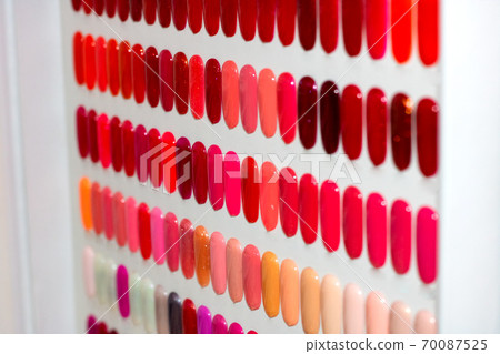 Nail polish on the artificial plastic nails 70087525