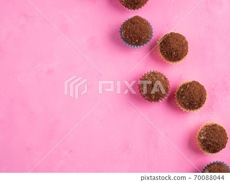 Energy protein balls with nuts, seeds, cocoa Energy protein balls with nuts, seeds, cocoa 70088044