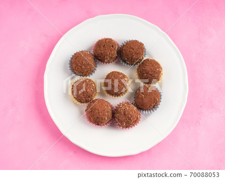 Energy protein balls with nuts, seeds, cocoa Energy protein balls with nuts, seeds, cocoa 70088053