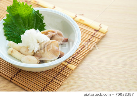 磨碎的蘑菇 70088397