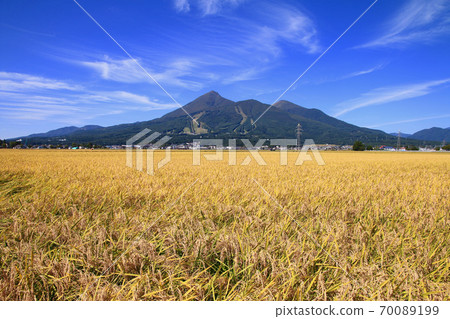 Inaho and Hiyama (Fukushima Prefecture, Inawashiro Town) Inaho and Hiyama (Fukushima Prefecture, Inawashiro Town) 70089199