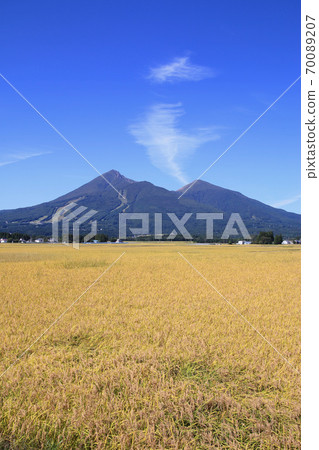 Inaho and Hiyama (Fukushima Prefecture, Inawashiro Town) Inaho and Hiyama (Fukushima Prefecture, Inawashiro Town) 70089207