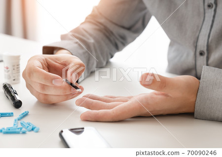 Diabetes checking blood sugar level Diabetes checking blood sugar level 70090246