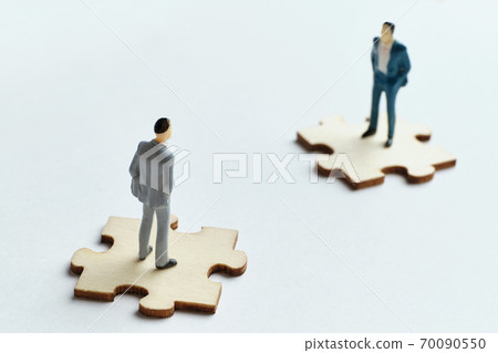 Concept of colleagues at work with team disagreements 70090550