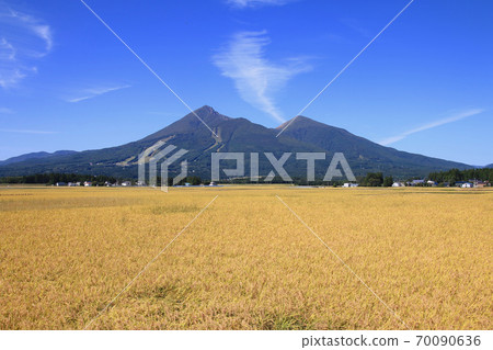 Inaho and Hiyama (Fukushima Prefecture, Inawashiro Town) Inaho and Hiyama (Fukushima Prefecture, Inawashiro Town) 70090636