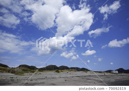 野島崎燈塔與藍天白雲 野島崎燈塔與藍天白雲 70092819