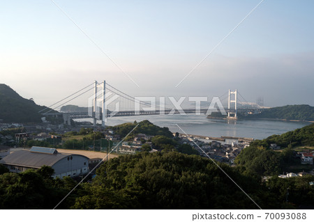 從下水（下水瀨戶大橋大橋）看的本州四國連接橋 70093088