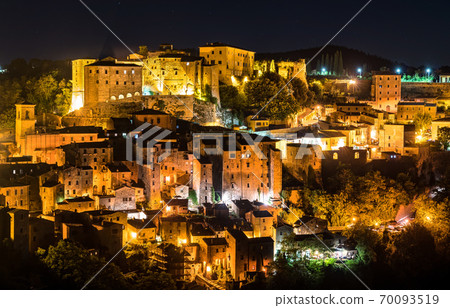 Sorano, a town in the province of Grosseto, southern Tuscany, Italy Sorano, a town in the province of Grosseto, southern Tuscany, Italy 70093519