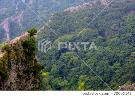 從鹿島縣香川縣索道山町站第二個天文台俯瞰的奇石(2) 從鹿島縣香川縣索道山町站第二個天文台俯瞰的奇石(2) 70095141
