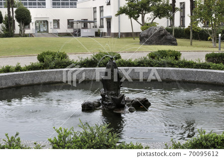 Toyosato Elementary School Old School Buildings Fountain in front of the school building 70095612