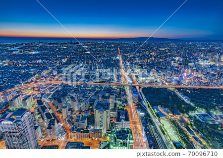 大阪市容，從阿倍野遙向西的夜景 70096710
