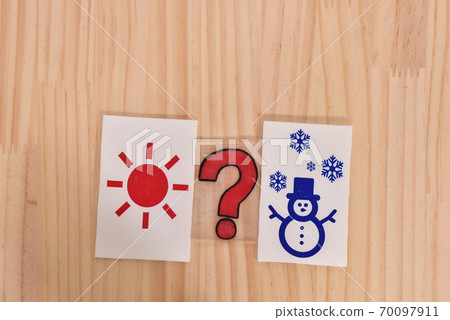 陽光和雪人和問號卡 陽光和雪人和問號卡 70097911