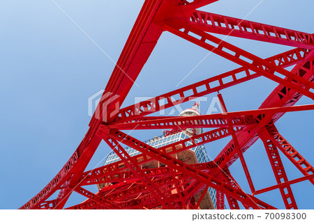 A cloudless blue sky and Tokyo Tower looking up from below 70098300