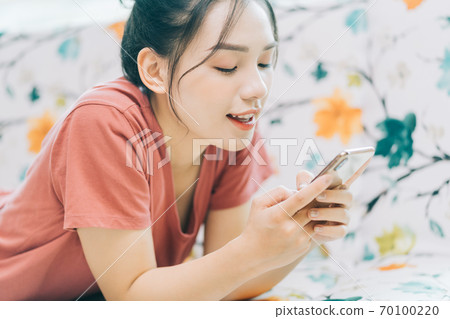 Woman lifestyle 70100220