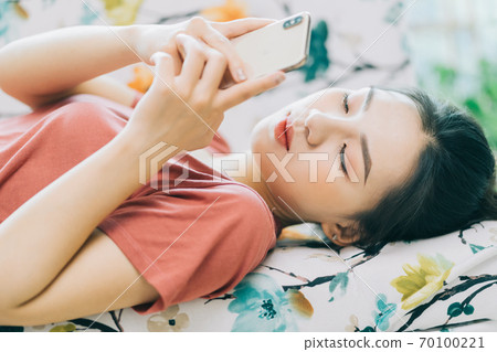 Woman lifestyle 70100221
