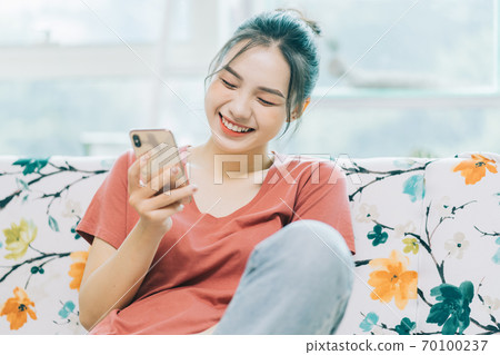 Woman lifestyle 70100237