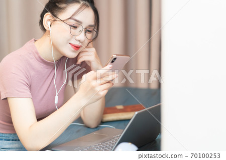 Business woman, telework Business woman, telework 70100253