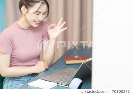 People with disabilities, sign language People with disabilities, sign language 70100272