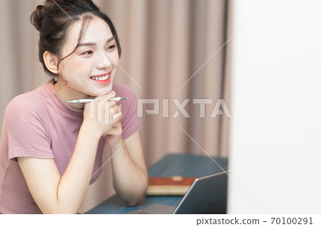 Business woman, telework 70100291